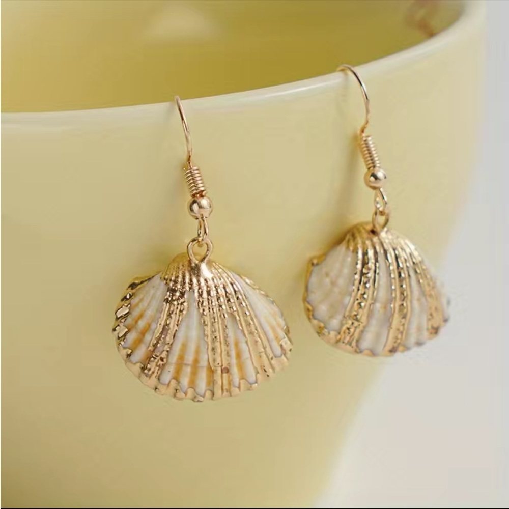 NEW Handmade Seashell Earrings 18k Gold Plated